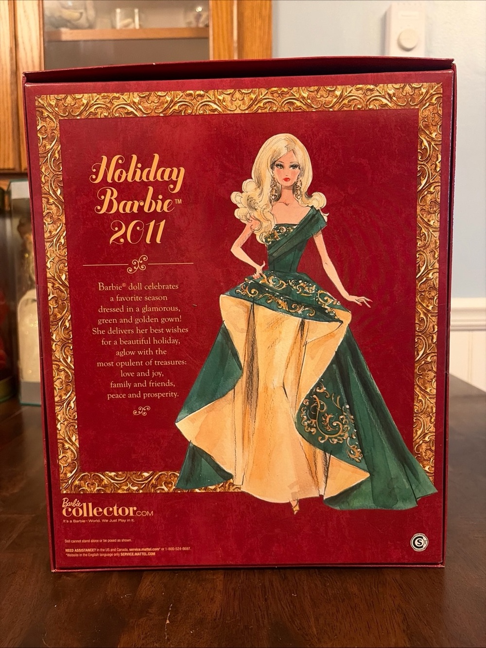 2011 Holiday Barbie Doll SEALED Mattel T7914 Blonde Hair Green Gold Dress - Picture 2 of 6
